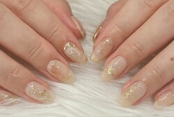 「ハンド ミドルコース」ベージュとゴールドを基調としたニュアンスデザインです！|Nail Salon Linda