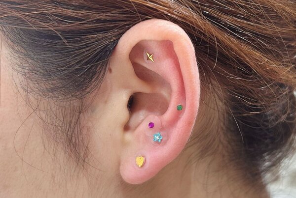 「耳ツボ ジュエリー」肩こり首こり解消重点に☆ オシャレを楽しみながらツボを刺激できます！|Nail Salon Linda