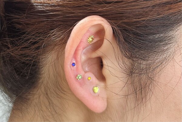 「耳ツボ ジュエリー」肩こり首こり解消重点に☆ オシャレを楽しみながらツボを刺激できます！|Nail Salon Linda