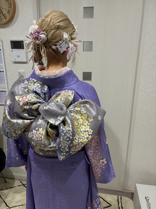 振袖の着付とヘアセット|美容室アロマーム