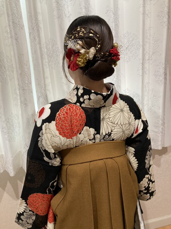 振袖に袴の着付けとヘアセット|美容室アロマーム