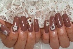 「ハンド 定額デザイン」お花がポイントのデザインです♪ 春に向けておすすめです！|Nail Salon Linda