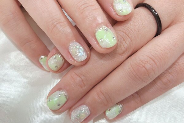 「ハンド ミドルコース」ニュアンスやミラー、フラッシュやシェルなど、お客様のやりたいを詰め込んだデザインです^ ^|Nail Salon Linda