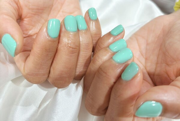 「ハンド ワンカラー」春っぽい爽やかなグリーン！ 春カラーのお客様増えてます！|Nail Salon Linda