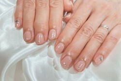 「ハンド 定額デザイン」ナチュラルカラーで指先をより綺麗に！ パーツ変更でお好みのものに変更出来ます|Nail Salon Linda