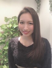 耳かけつやストレート。スチームトリートメントでうる満ち髪に|ヘアサロン DAMANI 表参道／外苑前