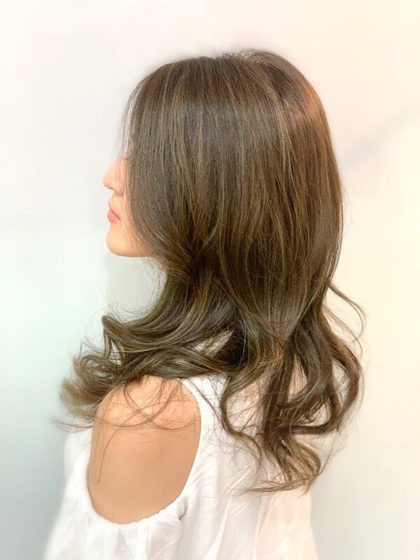 イメチェンに！分け方で表情が変わる！伸びてもなじむハイライト|ヘアサロン DAMANI 表参道