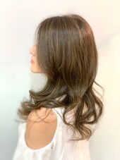 イメチェンに！分け方で表情が変わる！伸びてもなじむハイライト|ヘアサロン DAMANI 表参道／外苑前