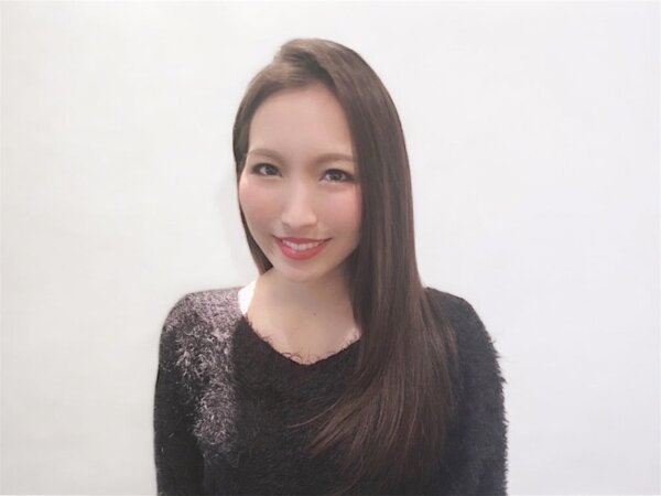 耳かけつやストレート。スチームトリートメントでうる満ち髪に|ヘアサロン DAMANI 南青山