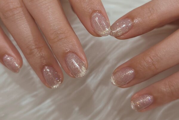 「ハンド マグネット・ワンカラー」人気のフラッシュマグネットです！ 先端にキラキララインもってきました^ ^|Nail Salon Linda