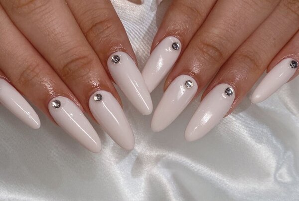 「ハンド ワンカラー＋長さだし10本」新生活に向けてネイルを始める方が増えています♪|Nail Salon Linda