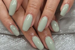 「ハンド ワンカラー」春先に向けたピスタチオカラーネイル！ 柔らかい色味で可愛らしいです|Nail Salon Linda