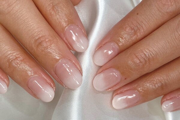 「ハンド グラデーション」お客様の職場に合わせたシンプルなお色味で仕上げています♪|Nail Salon Linda