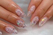 「ハンド 定額デザイン」ザクザクの大きめホロがたっぷり入ったジェルで、とてもキラキラです！|Nail Salon Linda