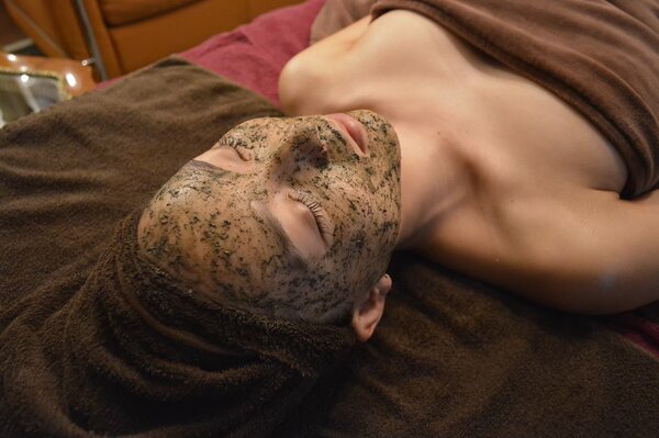 REVI陶肌フェイシャルハーブピーリング|Luana　BEAUTY　SALON