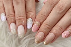 「ハンド 定額デザイン」ラメ×星ホロのキラキラネイルです！ 左右で色変更して飽きのこないデザインです☆