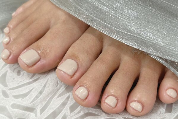 「フット ワンカラー」肌なじみ良いベージュカラー暖かくなるこれからの時期におすすめです^^*|Nail Salon Linda