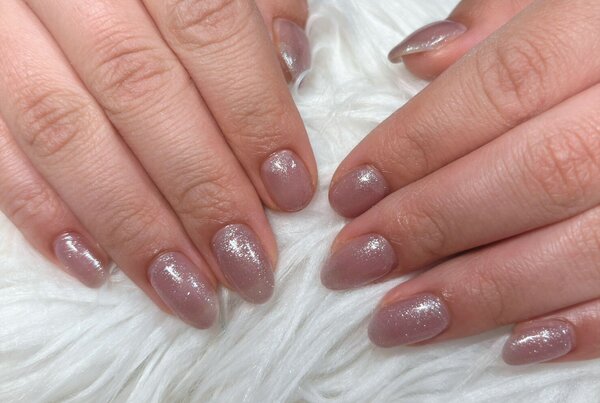 「ハンド ワンカラー」肌馴染みの良いラメカラーです！ 春色カラー人気です^ ^|Nail Salon Linda