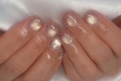 「ハンド マグネット・ワンカラー」フラッシュも混ざったジェルなので、とてもキラキラ華やかで美しいです！