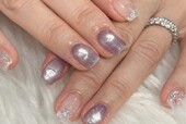 「ハンド ライトコース」キラキラのホログラムと透明感のあるマグネットで春先にもぴったりです！|Nail Salon Linda