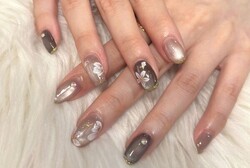 「ハンド ミドルコース」大人可愛い、夜桜ネイル^ ^ 卒業式や春ネイルにもおすすめです！|Nail Salon Linda