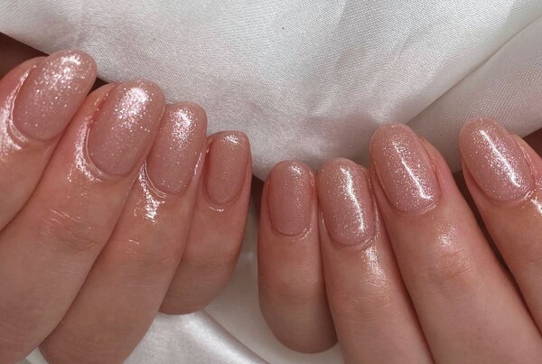 「ハンド ワンカラー」肌馴染みの良いピンクラメ！ オールシーズン大人気です！|Nail Salon Linda