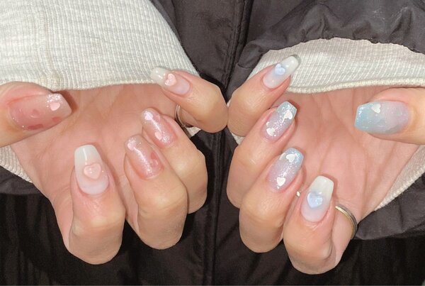 「ハンド ミドルコース」淡いピンクと水色でちゅるんネイル♪|Nail Salon Linda