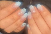 「ハンド ライトコース」キラキラとブルーの相性抜群！ おしゃれな配色です！|Nail Salon Linda