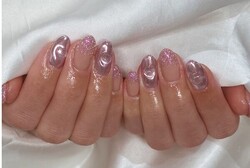 「ハンド ライトコース」全体的にピンクのカラーを使った甘い可愛いデザインです！|Nail Salon Linda