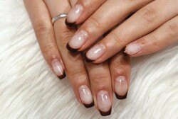 「ハンド フレンチ・ワンカラー」シアーブラウンのフレンチデザインです！ いつもとちょっと違うお色もお楽しみください^ ^|Nail Salon Linda