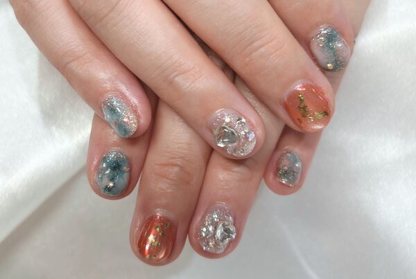 「ハンド 定額デザイン」ちょっとニュアンス雰囲気の定額デザインです^ ^ お好みのカラーでお楽しみいただけます！|Nail Salon Linda