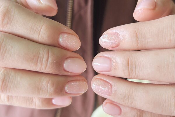 「ハンド ワンカラー」ナチュラルなピンクとラメピンクを交互に入れ込んで飽きないネイルに！   |Nail Salon Linda