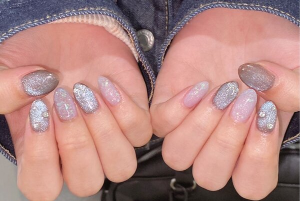 「ハンド ライトコース」ブラウンベースでラメはブルーのフラッシュマグネットがとてもお洒落です☆|Nail Salon Linda