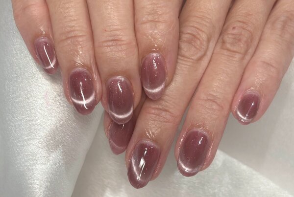 「ハンド マグネット・ワンカラー」前回のカラーより明るめに挑戦です！ フレンチデザインでオシャレ感アップです^ ^|Nail Salon Linda