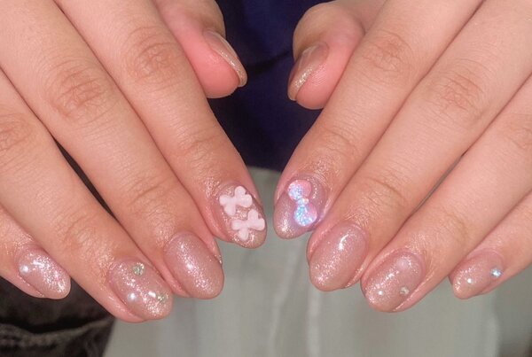 「ハンド ワンカラー＋パーツ」ワンカラーネイルにプラス料金でパーツをつけています！ 春らしいネイルが大人気です！！|Nail Salon Linda