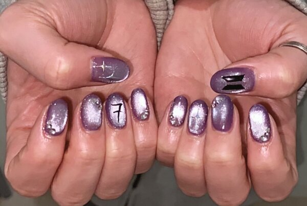 「ハンド ミドルコース」マグネットベースにワンポイントで推し活ネイル！ イベントに合わせてネイルされる方も多いです！|Nail Salon Linda