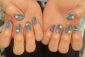 「ハンド 定額デザイン」カラー変更で透明感のあるブルーで明るい印象になります♬|Nail Salon Linda