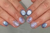 「ハンド ライトコース」お花に合わせて全体的に青で統一感を出しています！|Nail Salon Linda
