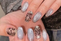 「ハンド ライトコース」黒レースがかっこよさと可愛らしさを表現してくれます♬|Nail Salon Linda