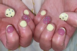 「ハンド 定額デザイン」黄色とピンクで春らしさがたっぷりです！|Nail Salon Linda