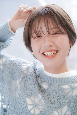 大人可愛い前髪軽めショートで若見え上品スタイル|Hair Make TOP SHAPE