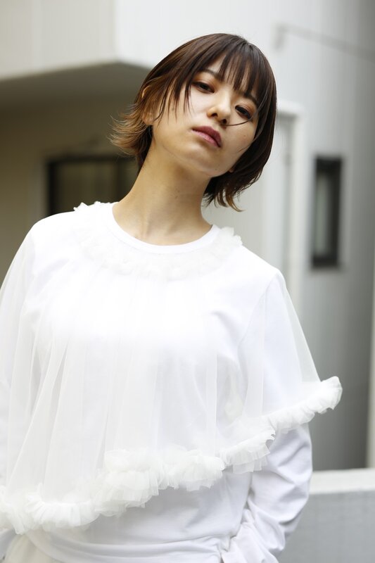 エアリーショートボブ × ナチュラルレイヤー|ade omotesando