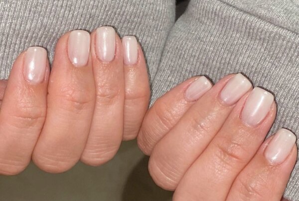 「ハンド ワンカラー＋ミラーネイル」艶々の光沢感がとても綺麗です！|Nail Salon Linda