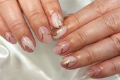 「ハンド ミドルコース」ピンクとゴールドのミラーを組み合わせた、春デザインです！ マグネットが宝石の様にキラキラします！|Nail Salon Linda