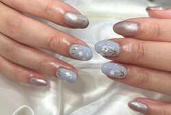 「ハンド 定額デザイン」人気のお花デザインです！ 爽やかなブルーが初夏の雰囲気にもピッタリです^_^|Nail Salon Linda