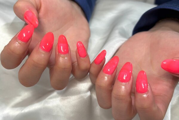 「ハンド ワンカラー」蛍光カラーのワンカラーです！ 春にもビビッとカラーで華やかに^_^|Nail Salon Linda