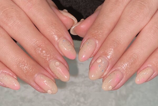 「ハンド ライトコース」桃をイメージしたデザインになります♪|Nail Salon Linda