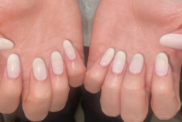 「ハンド ワンカラー」乳白色カラーで綺麗です☆|Nail Salon Linda