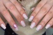 「ハンド 定額デザイン」ハートホロがピンクでとても目立ちます♡|Nail Salon Linda