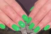 「ハンド ワンカラー」ネオングリーンでパキッと印象的になります！|Nail Salon Linda